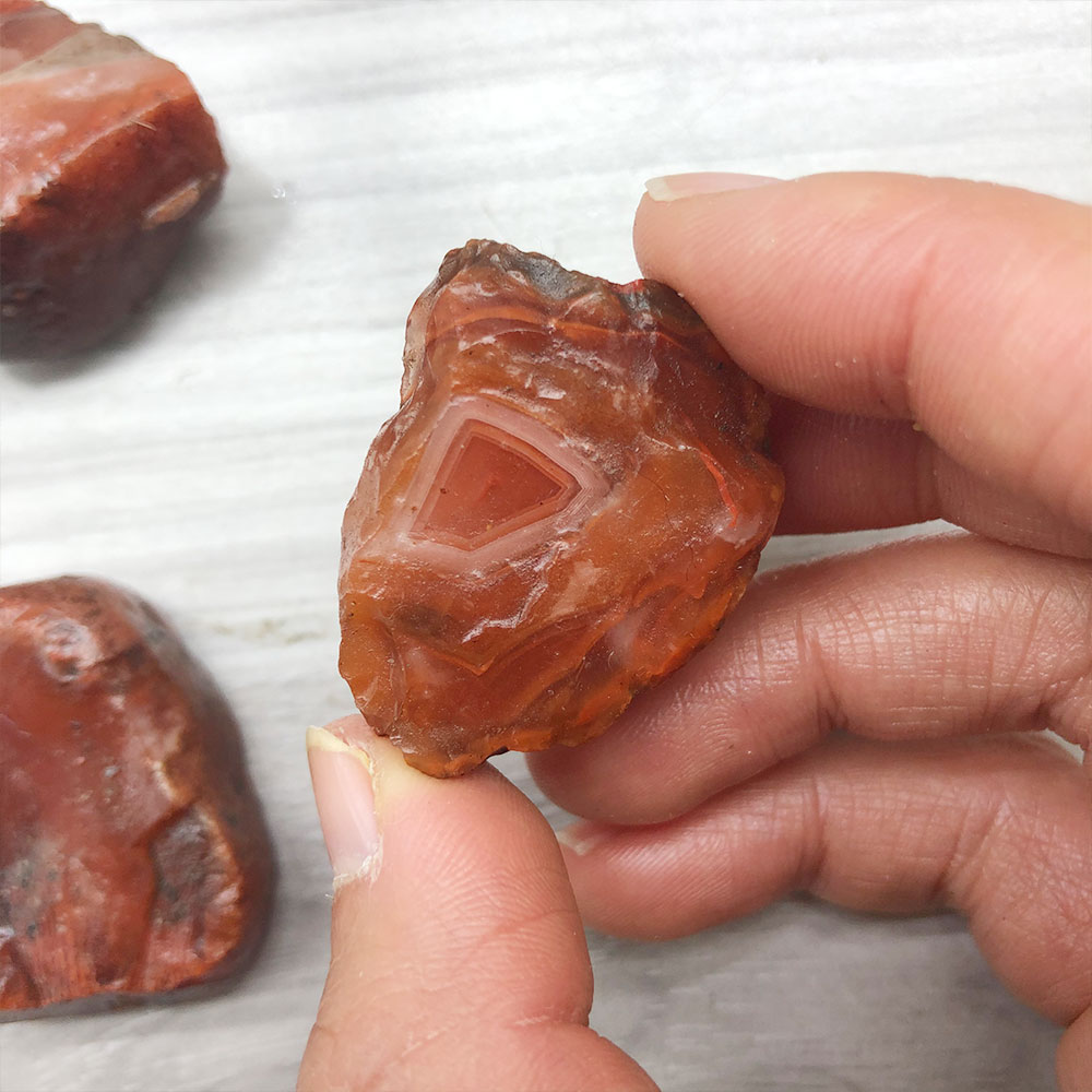 Aquarium Innovative Marine - 1pc Random Rough Raw Carnelian Red